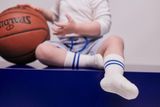 Dětské sportovní protiskluzové ponožky s modrými proužky