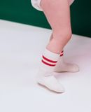 Dětské sportovní protiskluzové ponožky s červenými proužky
